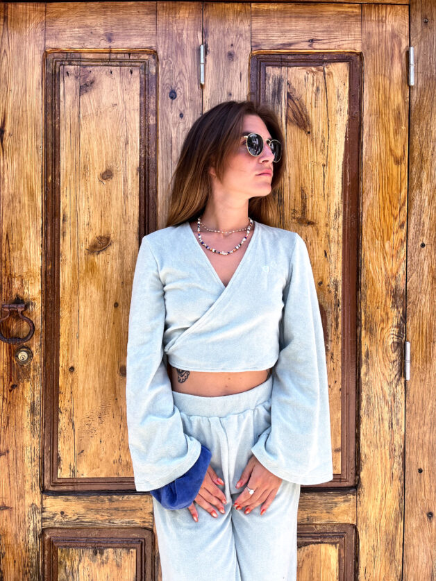 Stay Calma - Mint criss-cross top