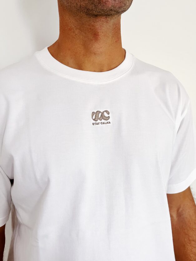 Stay Calma - Classic tee (taupe embroidery)