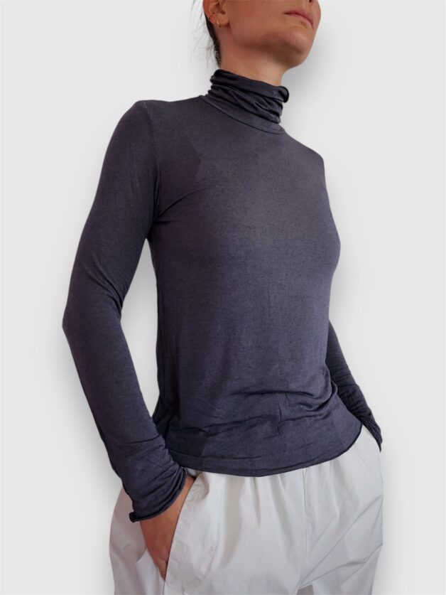 Stay Calma - Grey turtleneck