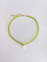 Stay Calma - Green cauris necklace