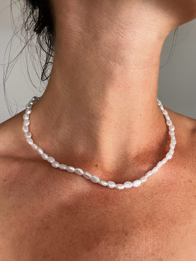 Stay Calma - White pearls necklace