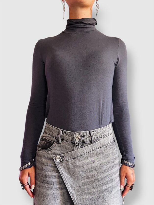 Stay Calma - Grey turtleneck